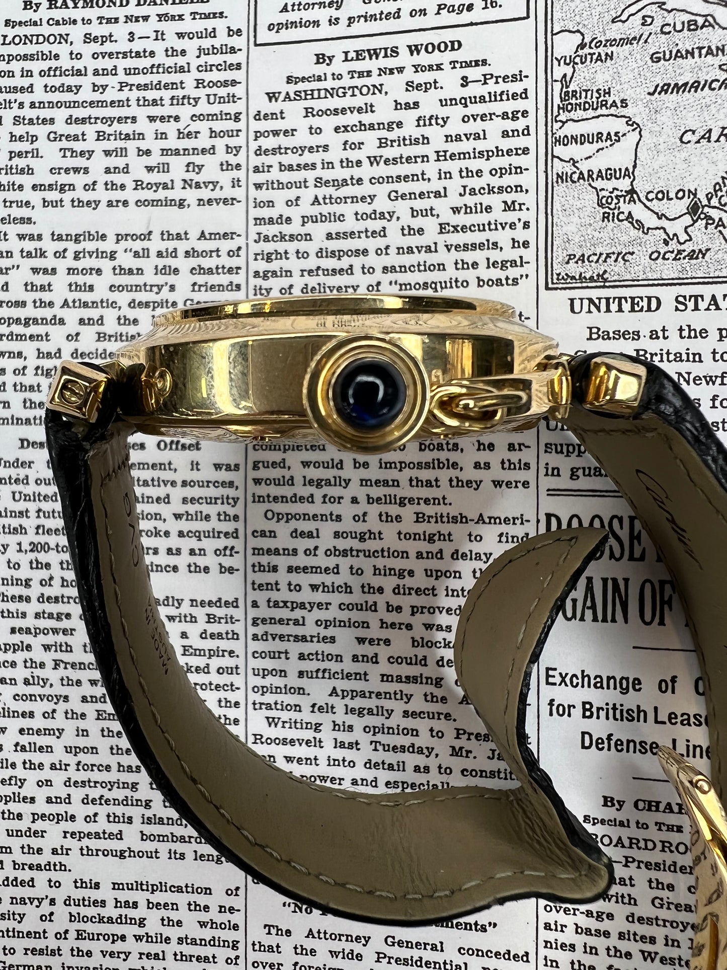 Cartier Pasha ref 30001 Moonphase Date 18K Yellow Gold Quartz