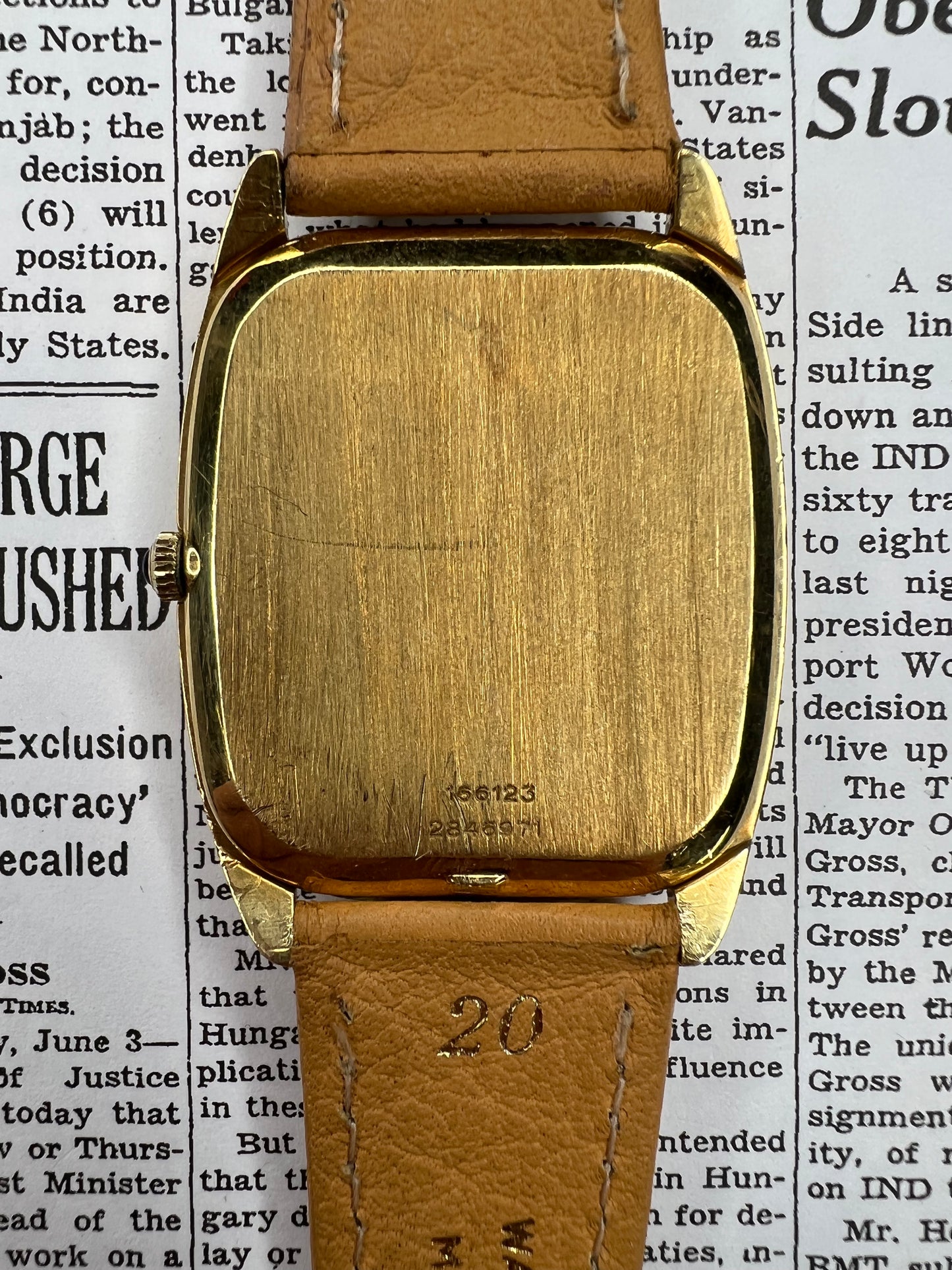 Universal Geneve Golden Shadow Reference 166123 18K Gold GERALD GENTA DESIGN